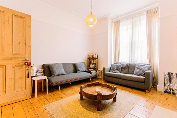 1 Bedroom Flat To Rent In Vale Grove, Manor House, N4