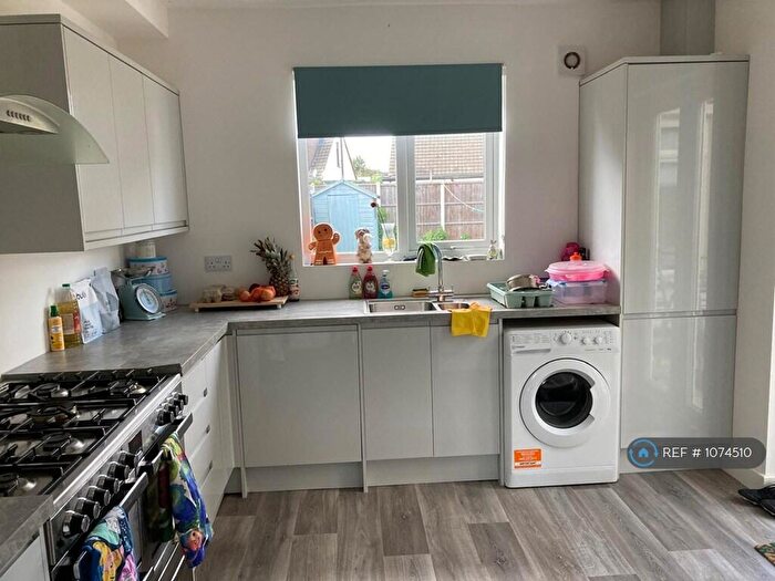 3 Bedroom Semi-Detached House To Rent In Ashingdon Road, Rochford, SS4
