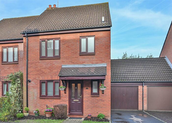 3 Bedroom Semi Detached House For Sale In Conifer Drive, Warley, Brentwood, CM14