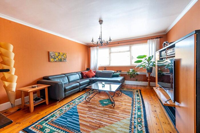 5 Bedroom End Of Terrace House For Sale In Samantha Close, Walthamstow, London, E17