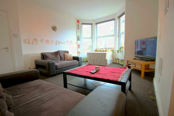 4 Bedroom House To Rent In Chestnut Avenue, Hyde Park, Leeds, LS6