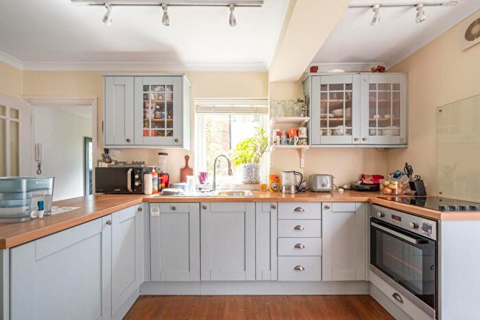 2 Bedroom Flat For Sale In Sunrise View, Mill Hill, London, NW7