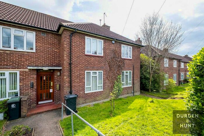 1 Bedroom Flat To Rent In Chequers Road, Loughton, IG10