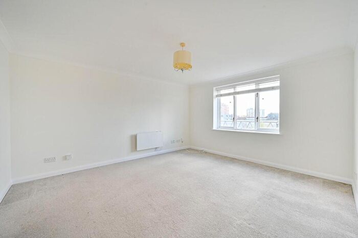 2 Bedroom Flat To Rent In Regents Court, Kingston, Kingston Upon Thames, KT2