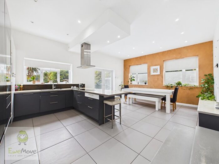 4 Bedroom Detached House For Sale In Pilgrims Way, Cuxton, Rochester, Lq, ME2