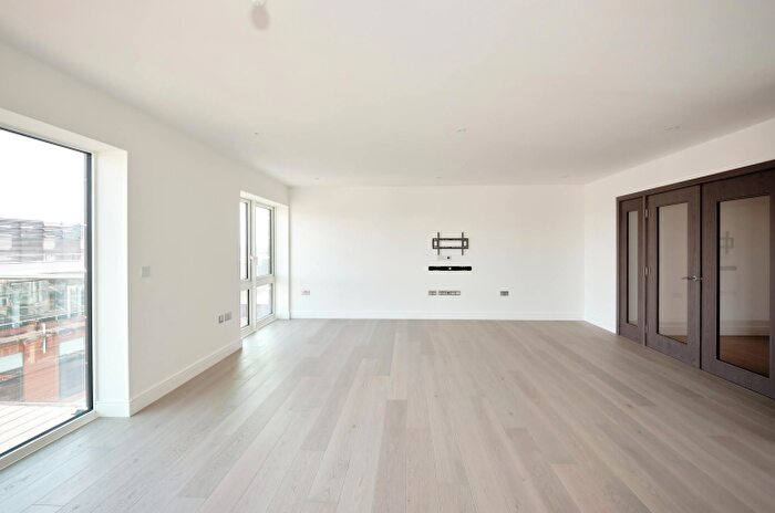 3 Bedroom Flat To Rent In Tierney Lane, London, W6