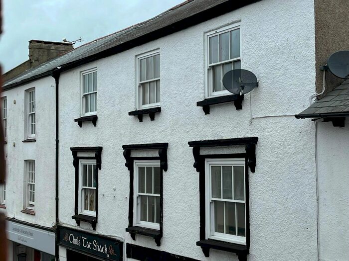 2 Bedroom Flat For Sale In Lyme Street, Axminster, EX13