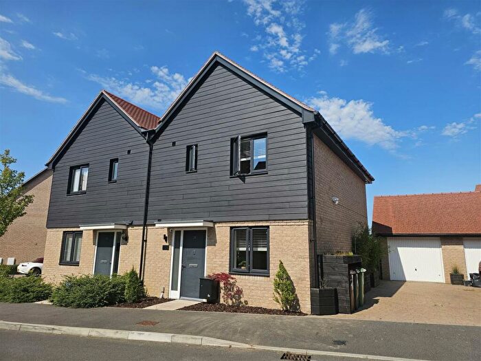 3 Bedroom Semi-Detached House To Rent In Brindley Road, Whiteley, PO15