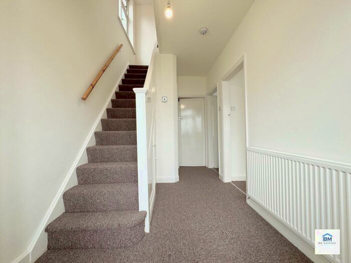 3 Bedroom Semi-Detached House To Rent In Ethel Road, Leicester, LE5