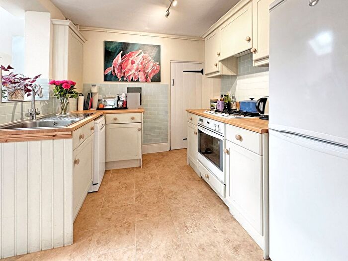 3 Bedroom Terraced House For Sale In Station Road, Amersham, HP6