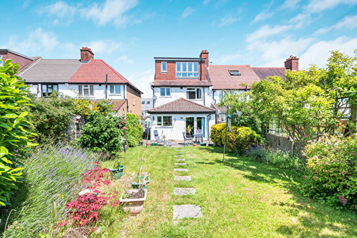 4 Bedroom End Of Terrace House For Sale In Parkside Gardens, Coulsdon, CR5
