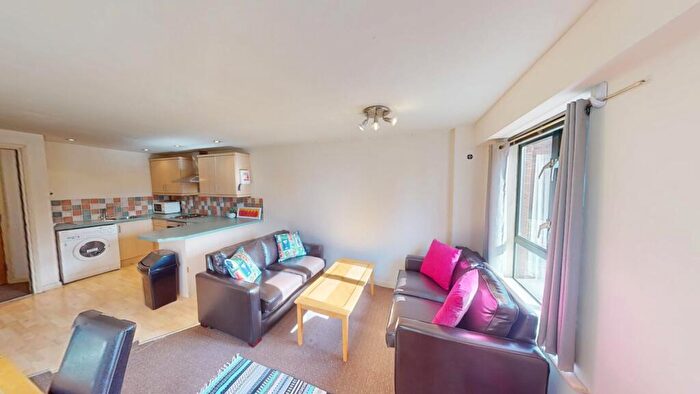 1 Bedroom Flat To Rent In Flat Royal Victoria Court, Gamble Street, Nottingham, NG7