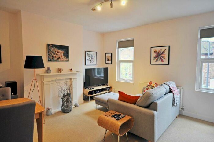 1 Bedroom Apartment To Rent In Upper Richmond Road West, East Sheen, SW14