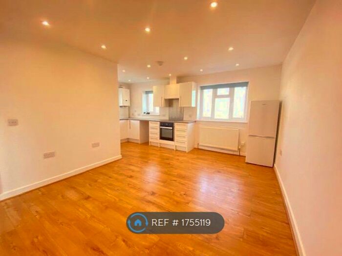 2 Bedroom Maisonette To Rent In Peartree Road, Hemel Hempstead, HP1