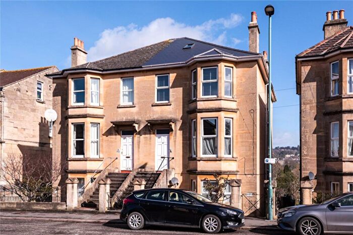 3 Bedroom Apartment To Rent In Lower Oldfield Park, Bath, BA2