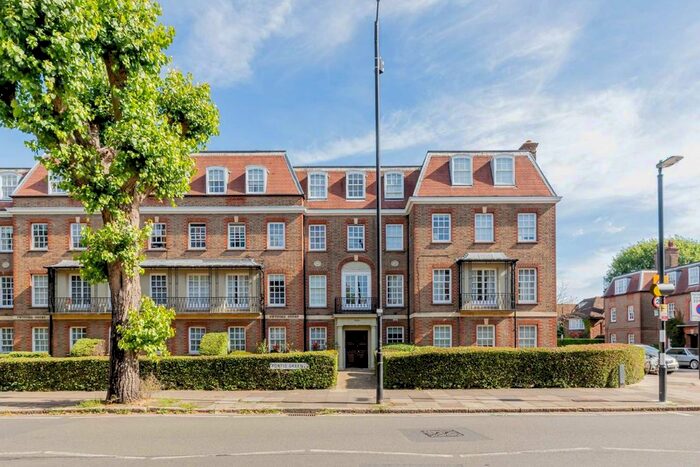 3 Bedroom Flat To Rent In Fortis Green, London, N10