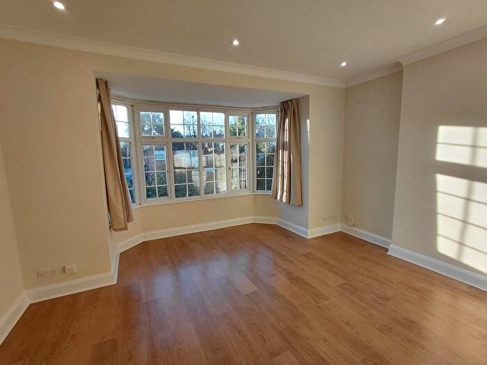 2 Bedroom Flat To Rent In Parkside Court, Etchingham Park Road, Finchley, N3