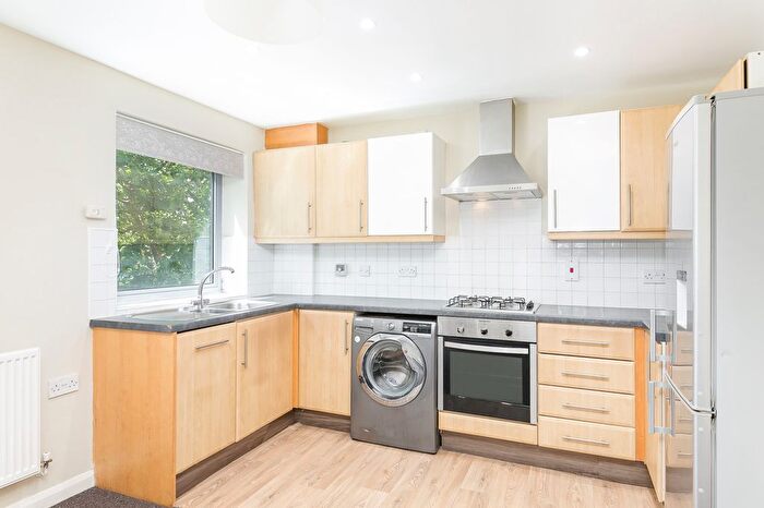 2 Bedroom Flat To Rent In Streatham High Road, London, SW16