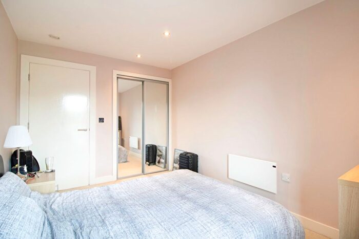 1 Bedroom Flat To Rent In The Chandlers, Leeds, LS2