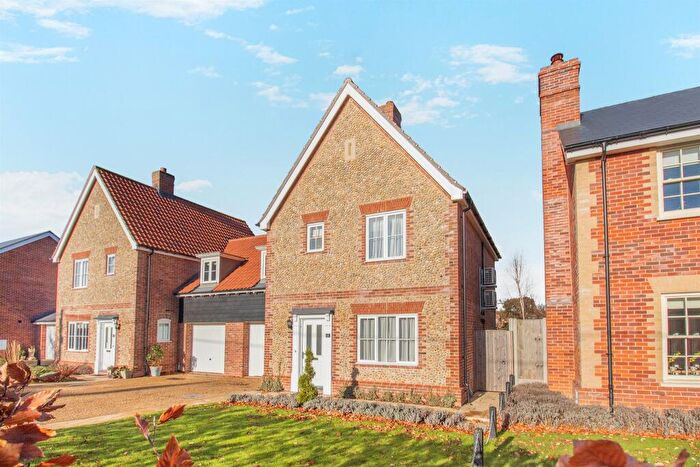 3 Bedroom Semi-Detached House For Sale In Grove Lane, Holt, NR25