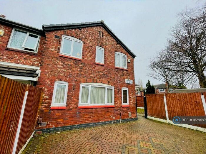 3 Bedroom Semi-Detached House To Rent In Mauldeth Road West, Withington, Manchester, M20