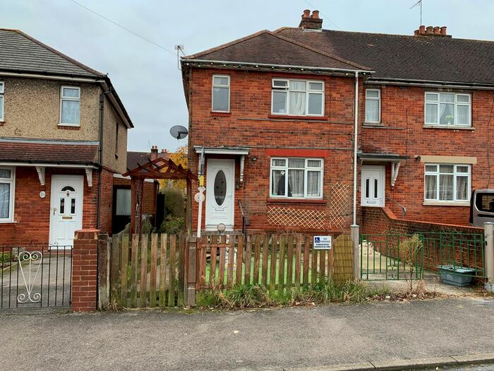 3 Bedroom Semi-Detached House To Rent In Honeysuckle Road, Southampton SO16