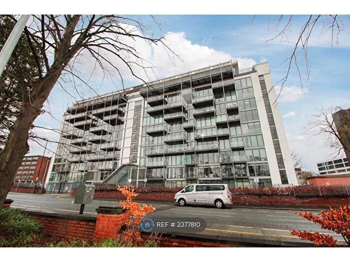 2 Bedroom Flat To Rent In Warwickgate House, Old Trafford, Manchester, M16
