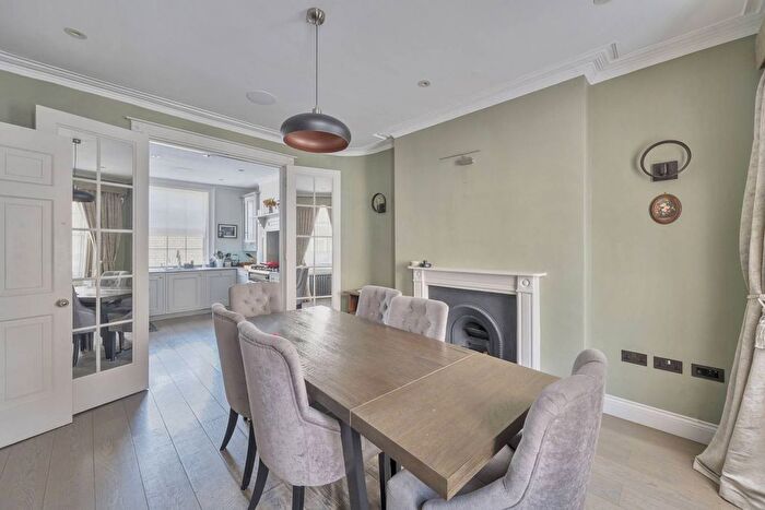 3 Bedroom Flat To Rent In Upper Montagu Street, Marylebone, London, W1H