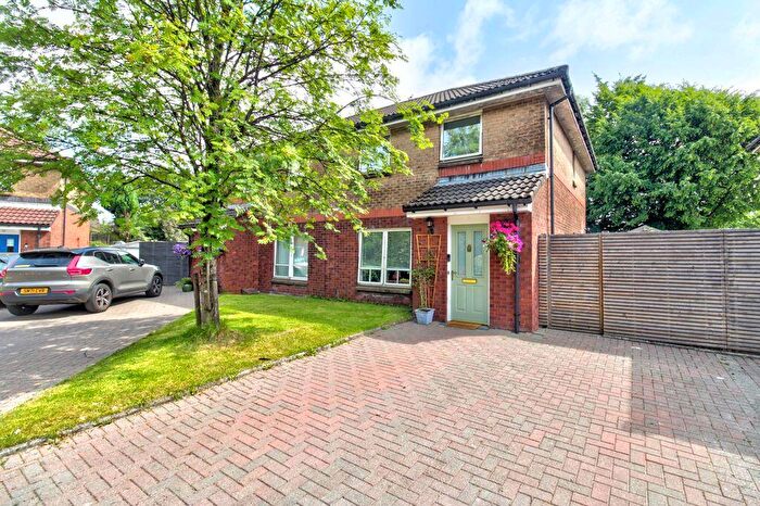 3 Bedroom Semi-Detached House For Sale In Levenbank Terrace, Jamestown, G83