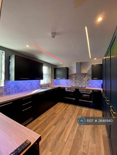 6 Bedroom Terraced House To Rent In Halkyn Avenue, Liverpool, L17