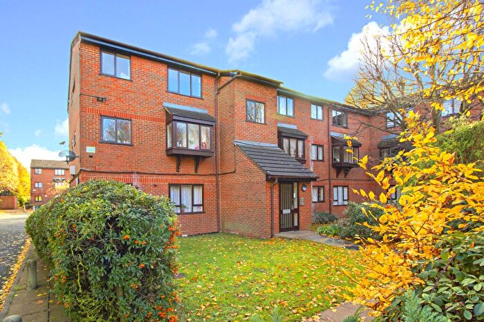 Studio To Rent In Eastern Road, N22