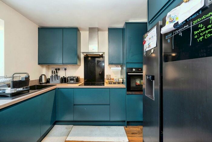 3 Bedroom End Of Terrace House For Sale In Killan Road, Dunvant, Swansea, SA2