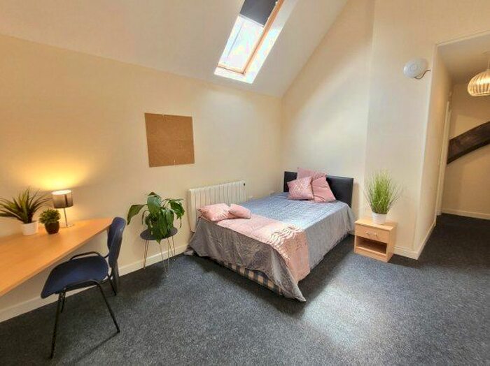 10 Bedroom Flat To Rent In Hanover Street, Sheffield, South Yorkshire, S3