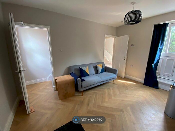 Studio To Rent In Watling Street, Fenny Stratford, Milton Keynes, MK1