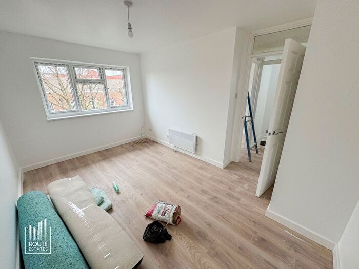 3 Bedroom Flat To Rent In Kennedy Avenue, Enfield, EN3