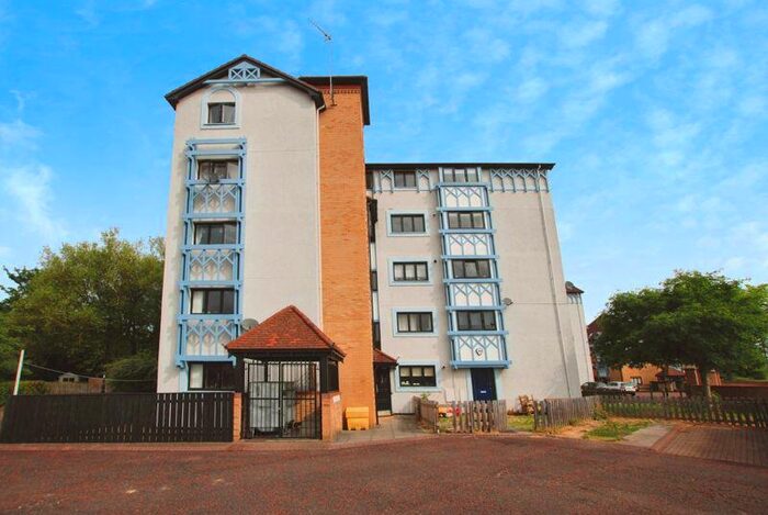 3 Bedroom Maisonette To Rent In Horsley Court, Fawdon, NE3