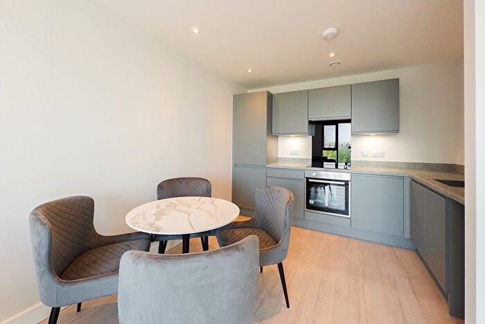 2 Bedroom Flat To Rent In Regent Plaza, Block B, Oldfield Road, Salford, M5