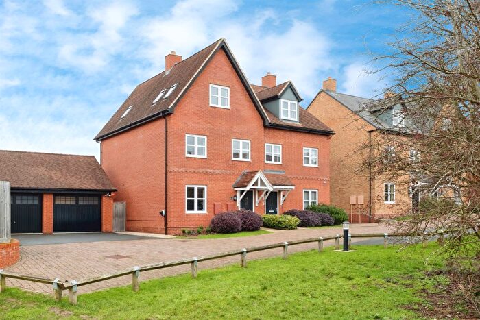 3 Bedroom Semi Detached House For Sale In Hedge Furlong, Winslow, Buckingham, MK18