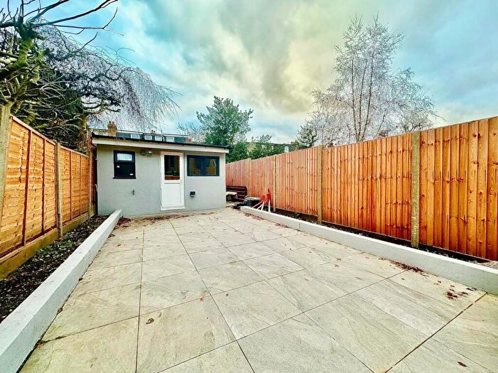 4 Bedroom Terraced House To Rent In Salisbury Road, Barnet, EN5