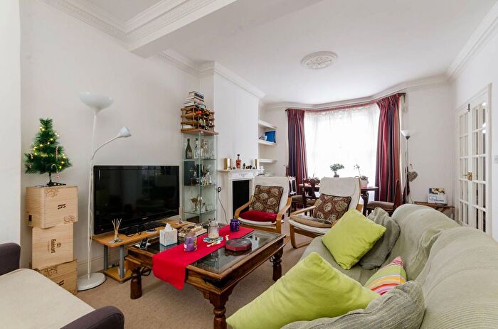 3 Bedroom Property To Rent In Claxton Grove, Hammersmith, London, W6