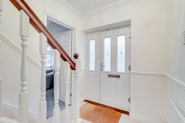 4 Bedroom Detached House For Sale In The Laurels, Rayleigh, SS6