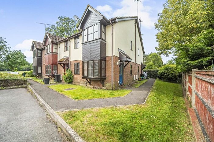 2 Bedroom Terraced House To Rent In Orchard Close, Wokingham, RG40