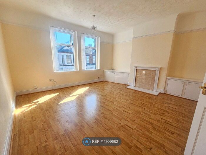 2 Bedroom Flat To Rent In Woodchurch Lane, Birkenhead, CH42