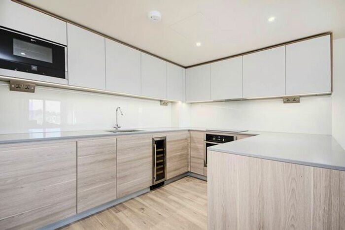 2 Bedroom Flat To Rent In Beaufort Square, Colindale, London, NW9