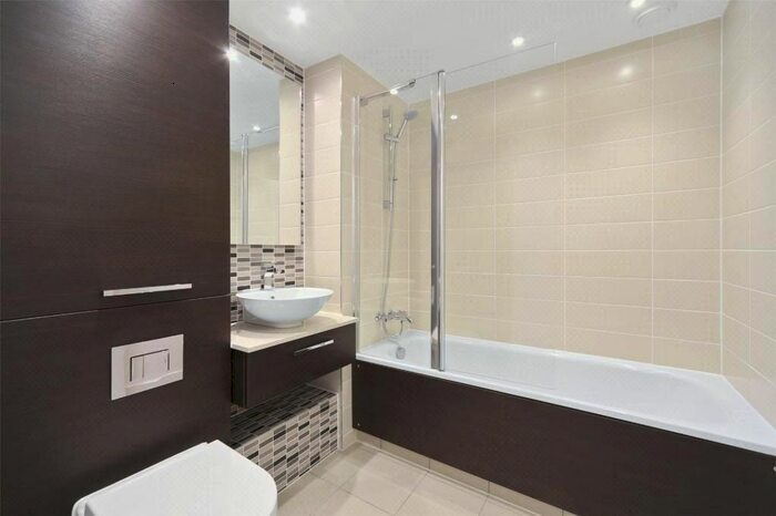 2 Bedroom Flat To Rent In Verney Road, London, SE16