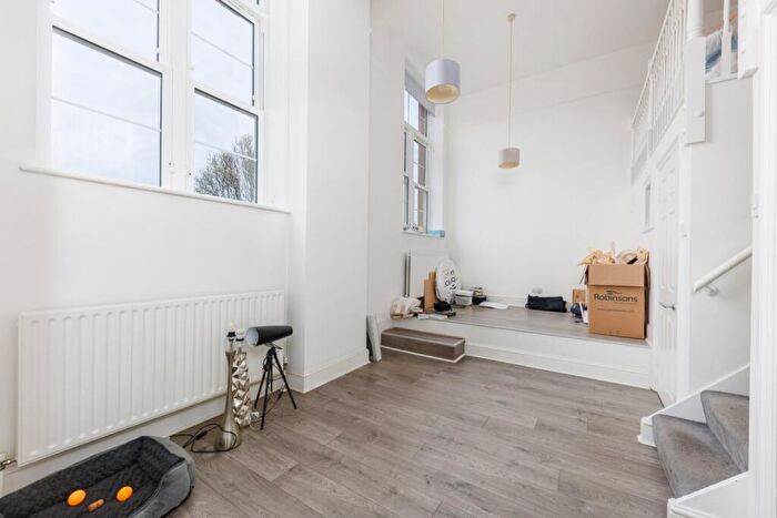 1 Bedroom Flat To Rent In Shillington Old School, Este Road, SW11