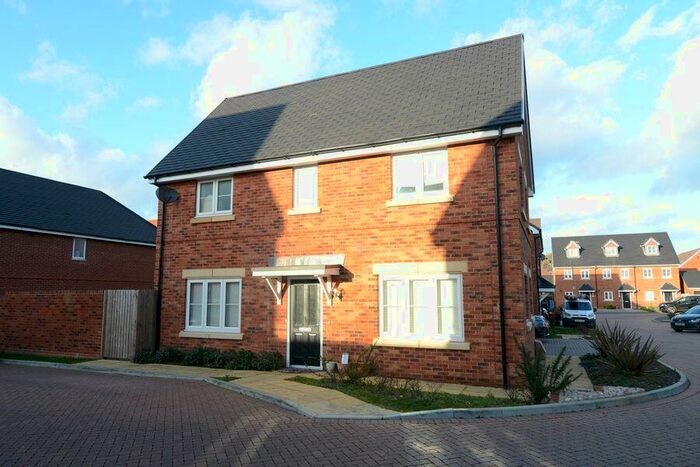 3 Bedroom Detached House To Rent In Skylark Mews, GU14
