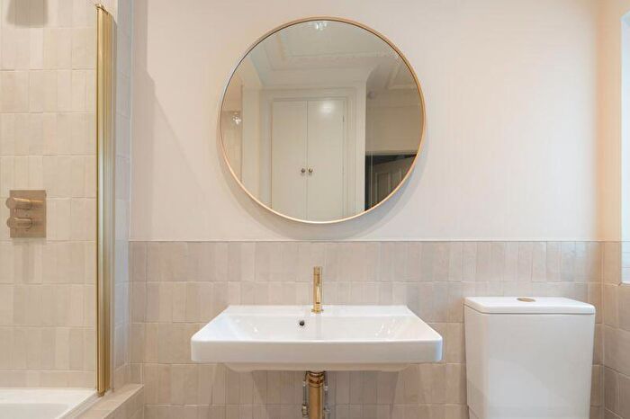3 Bedroom End Of Terrace House For Sale In Essex Road, Southsea, PO4
