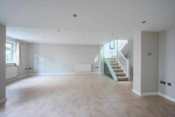 2 Bedroom Semi-Detached House To Rent In Merton Road, Putney, London, SW18