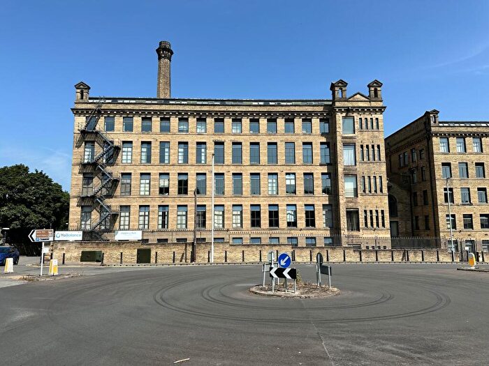 1 Bedroom Flat For Sale In Apartment, New Mill, Salts Mill Road, Shipley, West Yorkshire, BD17